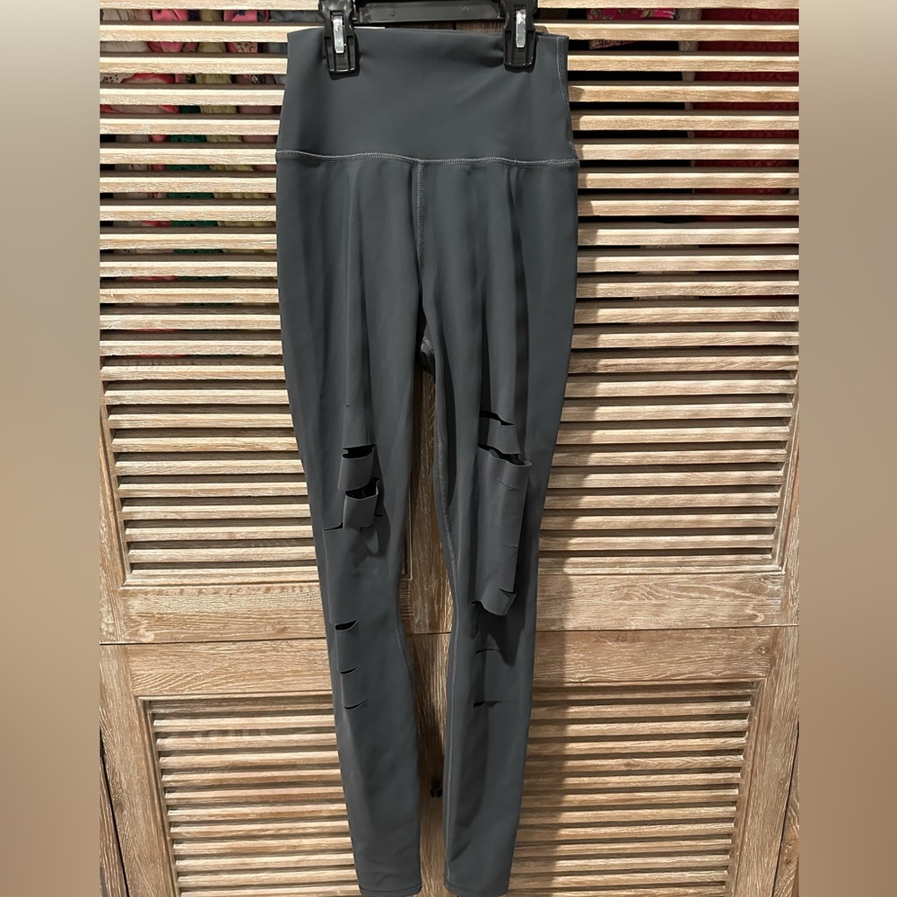 Alo Yoga Light Grey Ripped Warrior Leggings Women’s Size XS